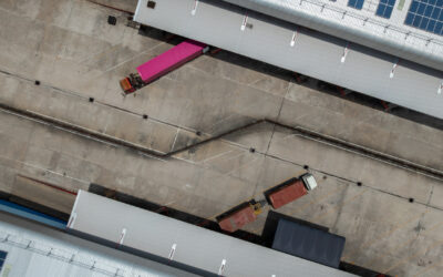 Bezpieczny załadunek i rozładunek TIR-ów: procedury, które powinny być standardem