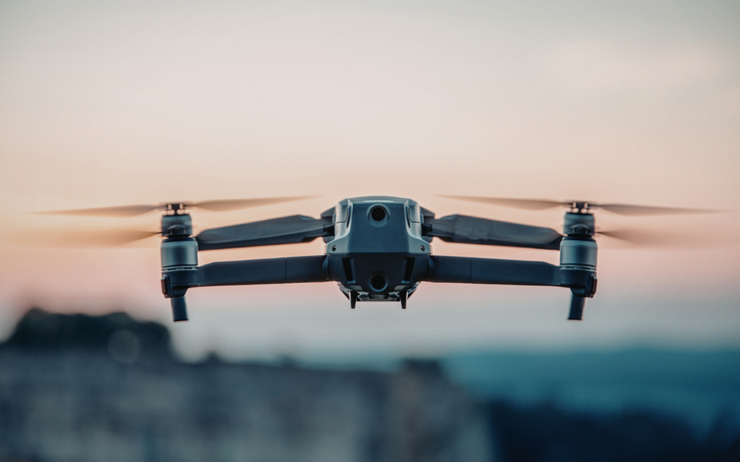 Powietrzny patrol – jak drony zrewolucjonizowały monitoring dużych terenów przemysłowych